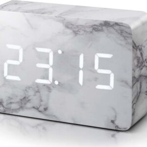 Šedý budík v mramorovém dekoru s bílým LED displejem Gingko Brick Click Clock. Nejlepší hlášky